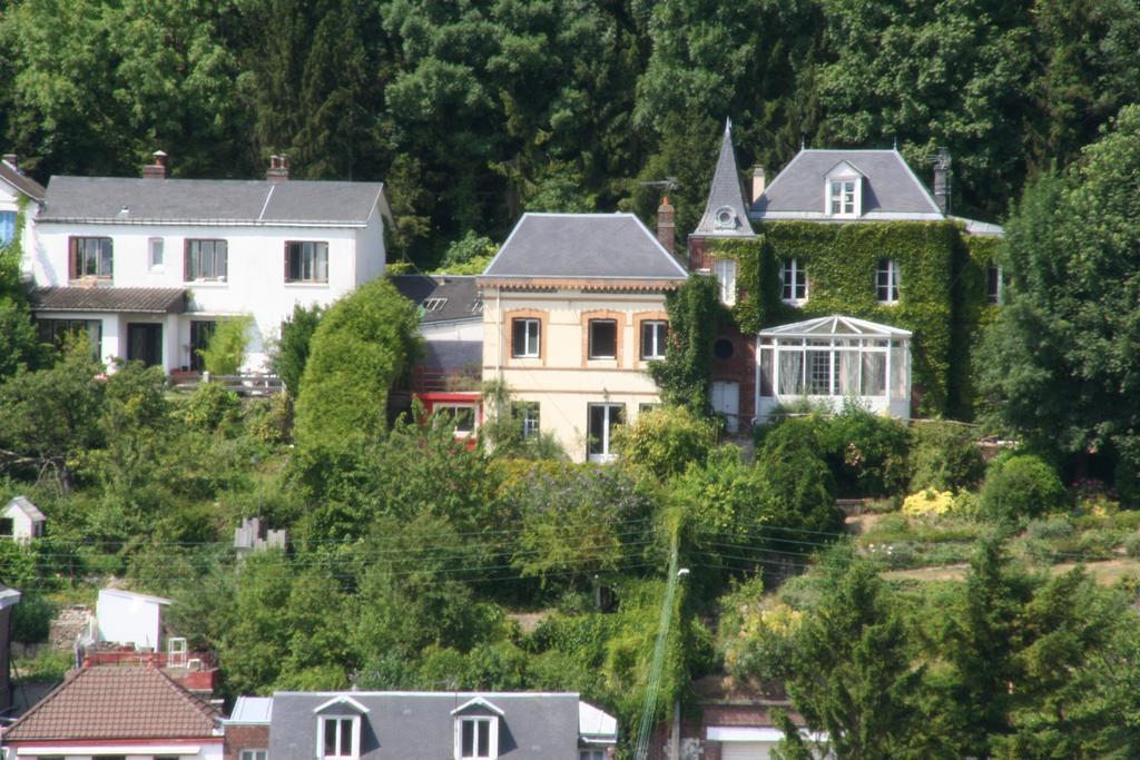 Holiday home Eco Maison Entiere Avec Terrasse Dans Jardin Potager Piscine Parking Rouen